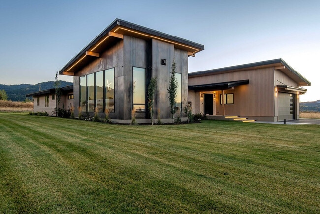 Building Photo - 779 Lucia Ln