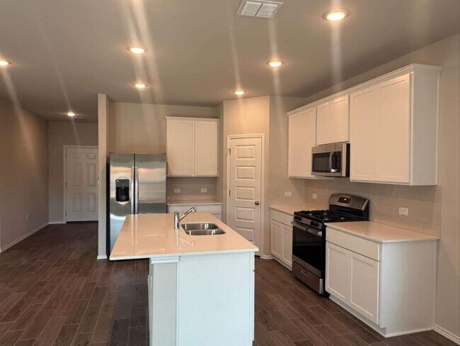 Building Photo - 4521 Bridal Veil Dr