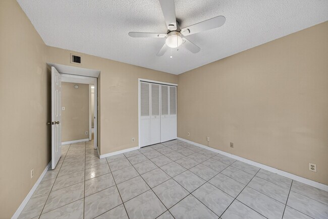 Building Photo - 147 Deer Creek Blvd