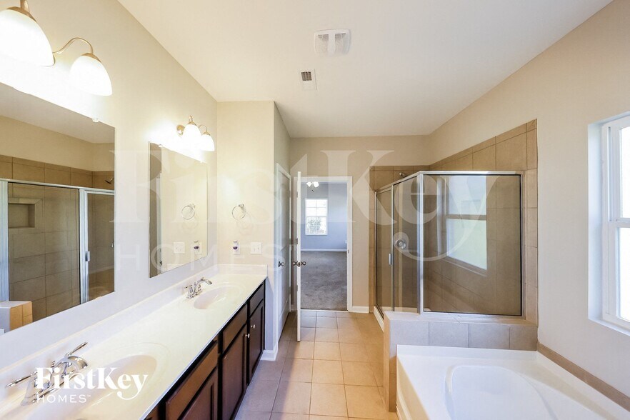 Building Photo - 7009 Elm Crest Cir