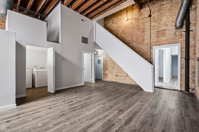 Building Photo - 1742 N Mozart St