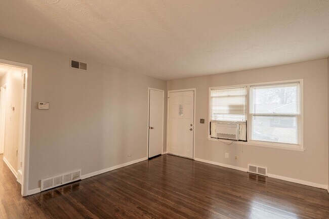 Building Photo - 3 Bed | 1 Bath in North Tulsa!