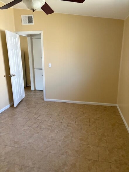 Building Photo - 776 W Coolidge St