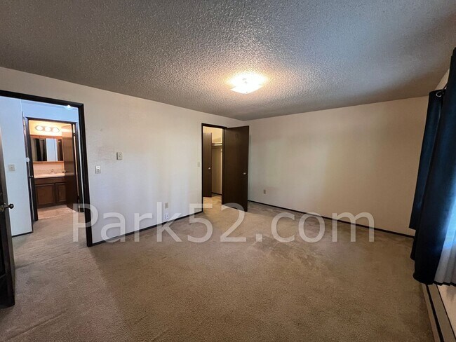 Building Photo - 12613 80th Ave E