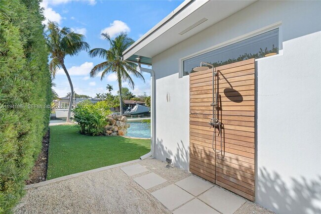 Building Photo - 7810 Hawthorne Ave