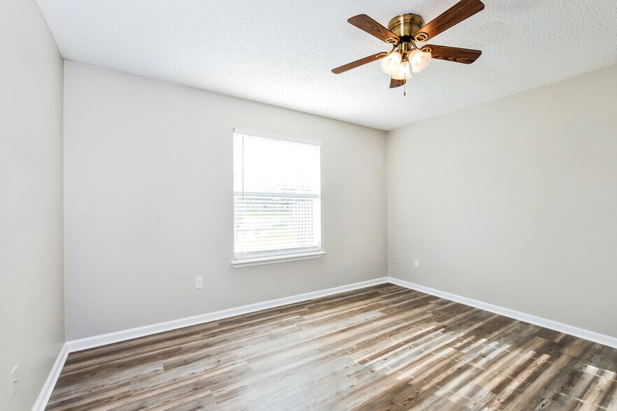 Building Photo - 1371 Summerbrook Dr