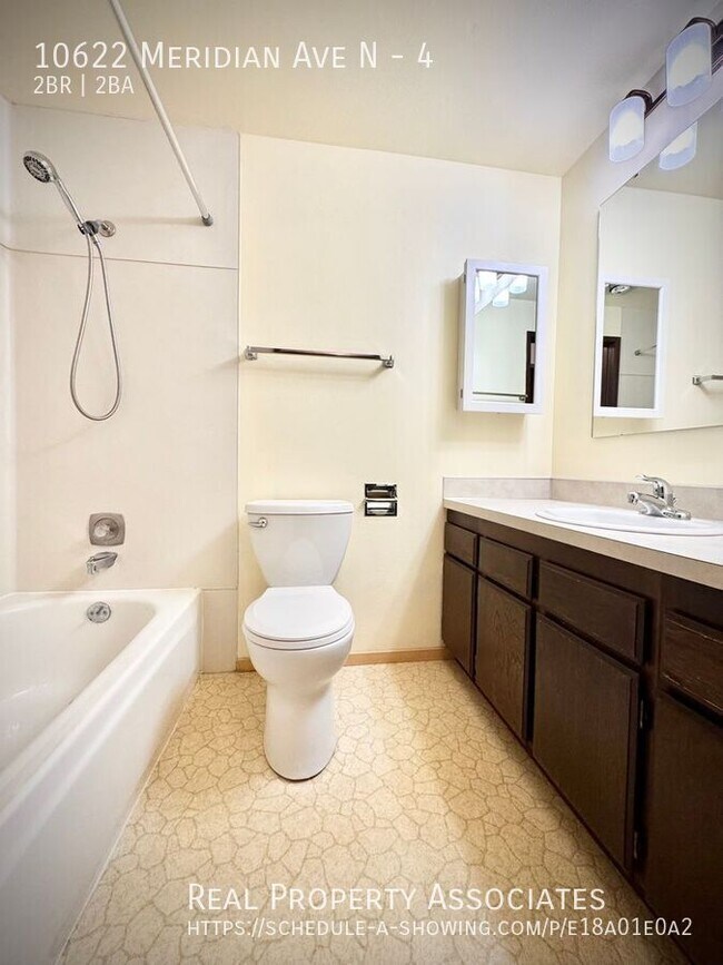 Building Photo - 10622 Meridian Ave N