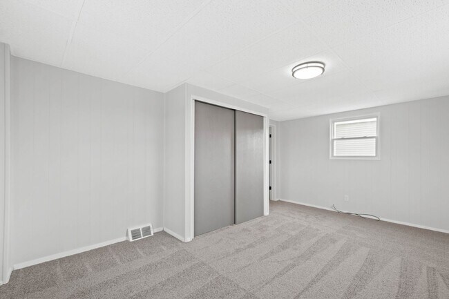 Building Photo - Stunning 3 bedroom home in Mt. Washington available August 1!