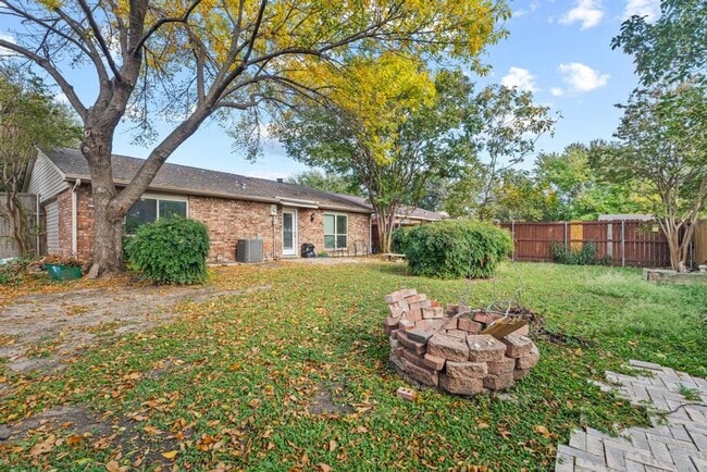 Building Photo - Spacious 3-Bedroom Home in The Colony – Available Now!