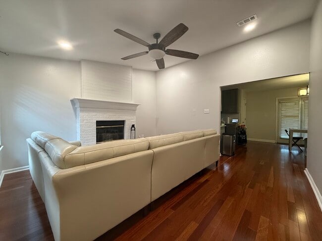 Building Photo - 2026 Rob Way