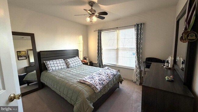 Building Photo - 506 Quincy St