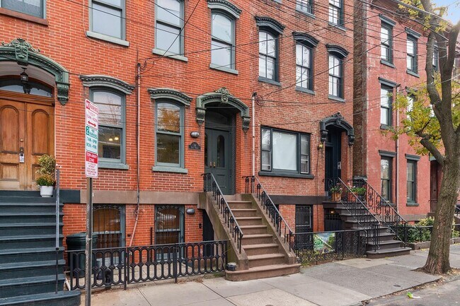 Primary Photo - 34 Erie St