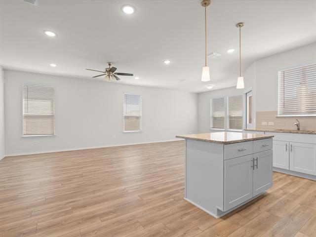 Building Photo - 803 Goldenrod Ln