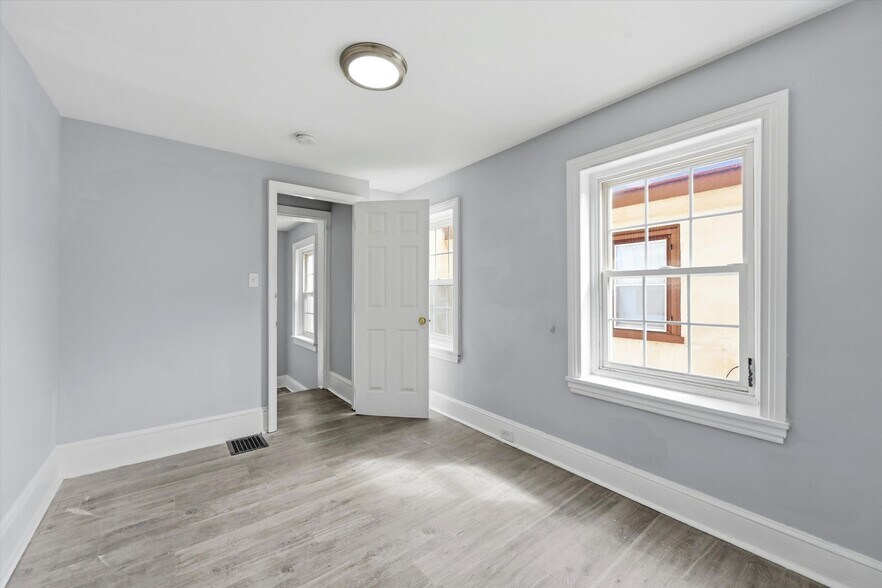 Building Photo - 120 W Barnard St