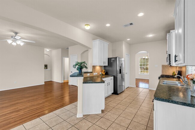 Building Photo - 30715 Legends Ridge Dr