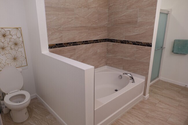 Building Photo - 11808 Thicket Wood Dr