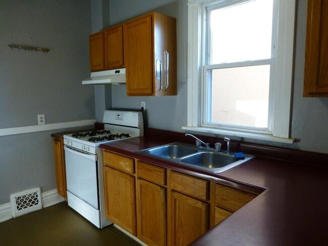 Kitchen - 547 N Pennsylvania St