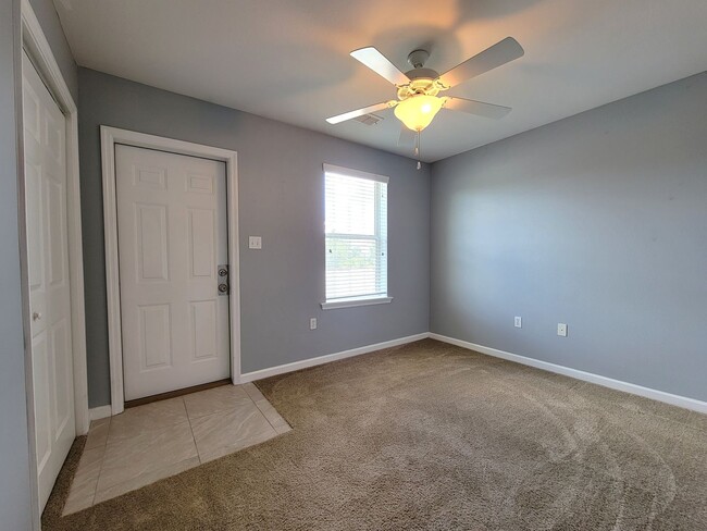 Building Photo - 3 bedroom townhome for rent July 6, 2026  renting for $1775