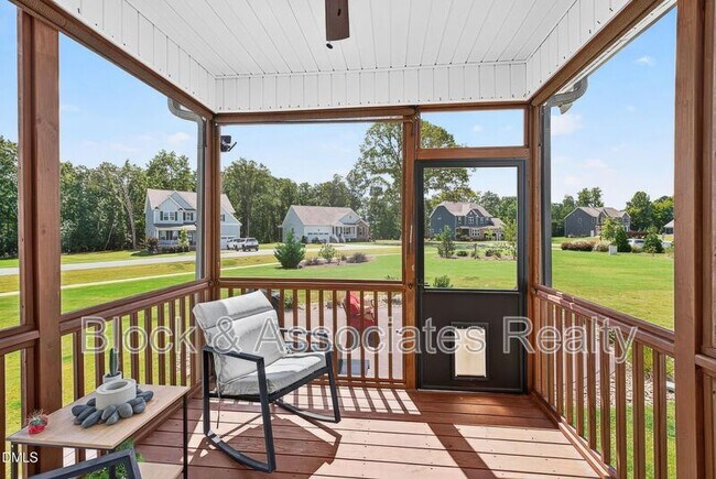 Building Photo - 236 Lily Oak Dr