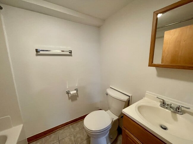 Building Photo - Affordable 1BR/1BA in Schiller Park!
