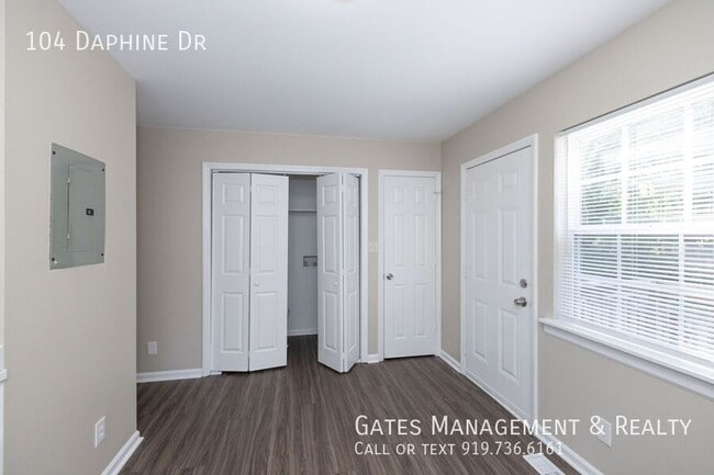 Building Photo - 104 Daphine Dr