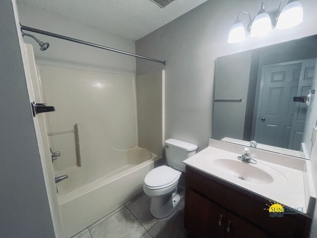 Building Photo - Nice 2 Bedroom Unit in Niceville!