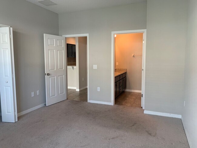 Building Photo - MOVE IN SPECIAL- 4/2.5 Energy Efficient Townhome in St. Cloud