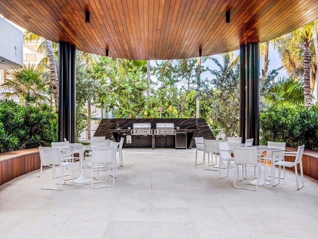 Building Photo - 6365 Collins Ave