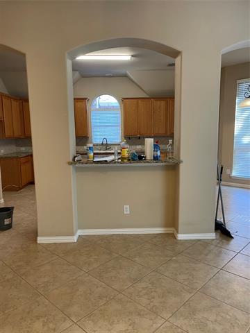 Building Photo - 1004 Royal Oaks Dr