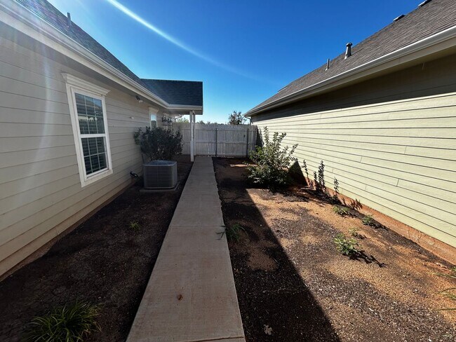 Building Photo - Beautiful three bedroom three-bathroom Napa home