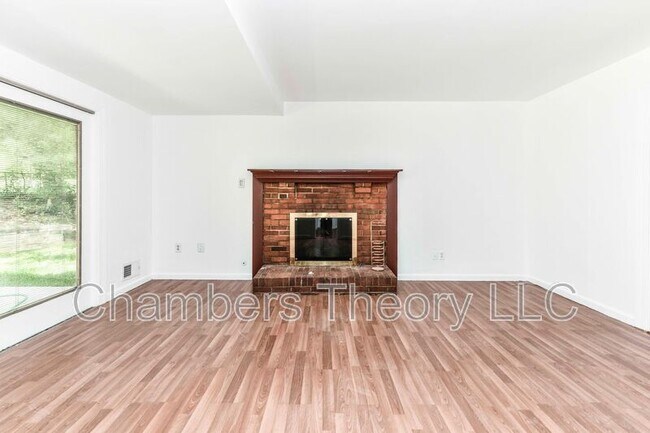 Building Photo - 6206 Redwood Ln
