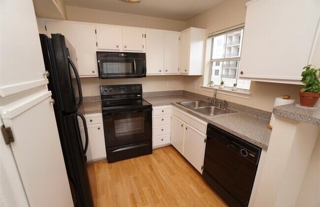 Building Photo - 3231 Allen Pkwy