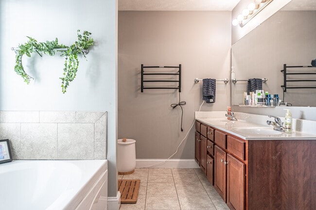 Building Photo - 191 Trenton Pl