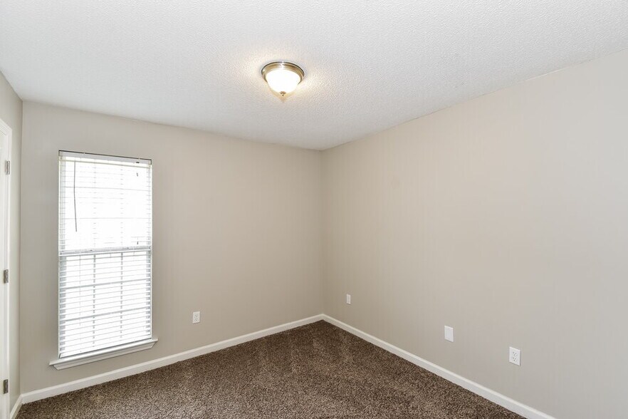 Building Photo - 7576 Delta Lakes Blvd