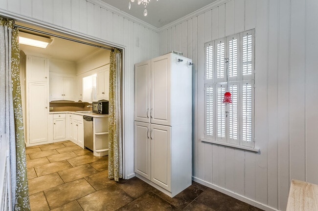 Building Photo - Ready for New Students- 2 Bed, 1 Bath Tudor Home Minutes from TCU- 76109