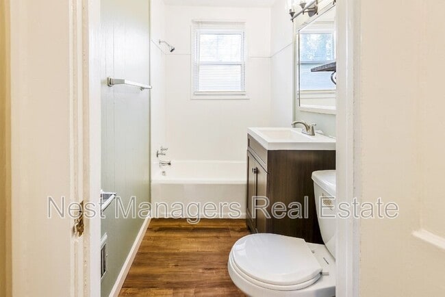 Building Photo - 115 Woodside Ave