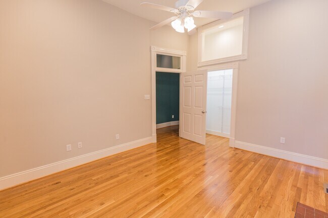 Building Photo - 1121 West Ave