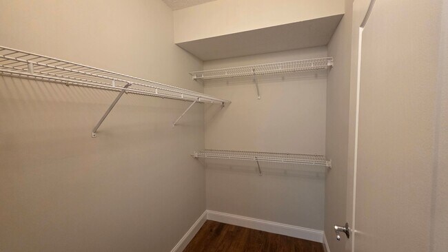 Building Photo - 5090 Fairways Cir