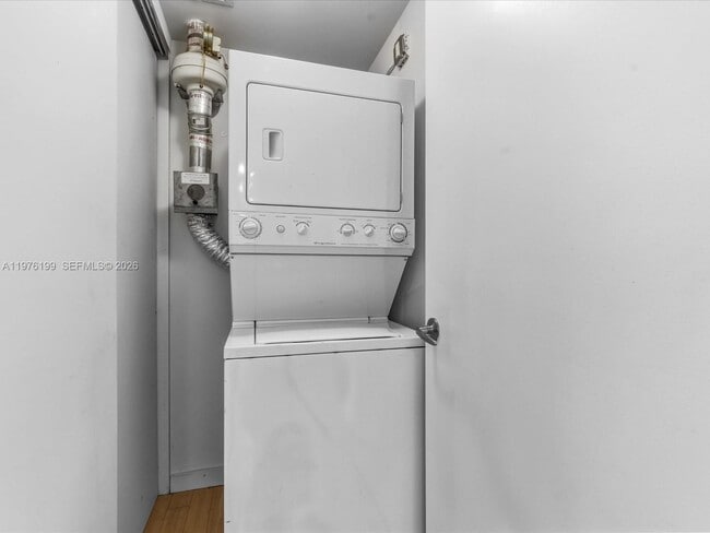 Building Photo - 1040 Biscayne Blvd