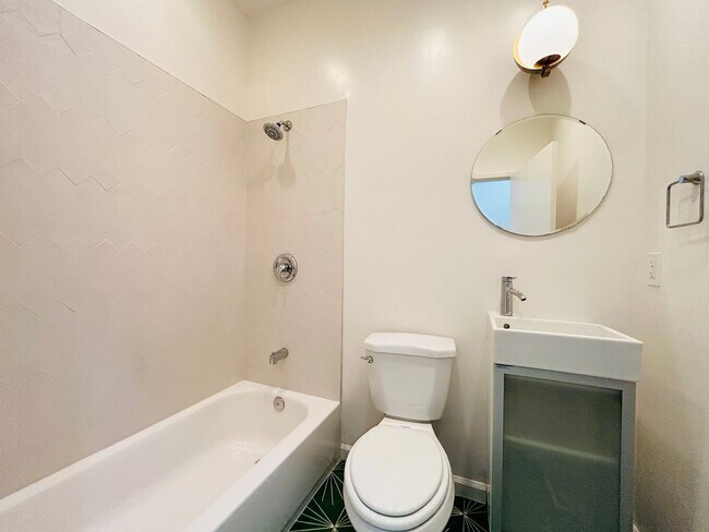 Building Photo - Chic 2-Bed, 2-Bath Home with Gated Yard in...