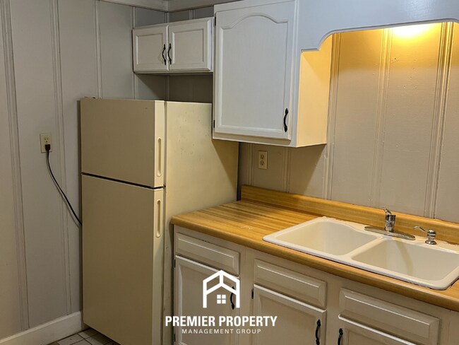 Building Photo - Cozy 1BR Apartment Near Downtown Huntsville w/ Bright Windows & Yard Access