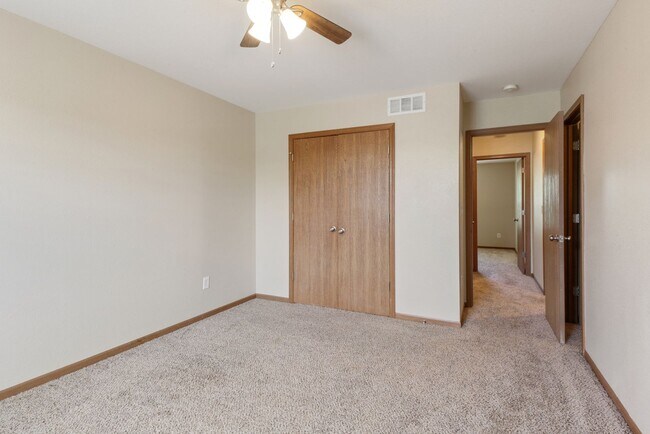 Building Photo - Two story, 3 bedroom, 2 Bath Duplex