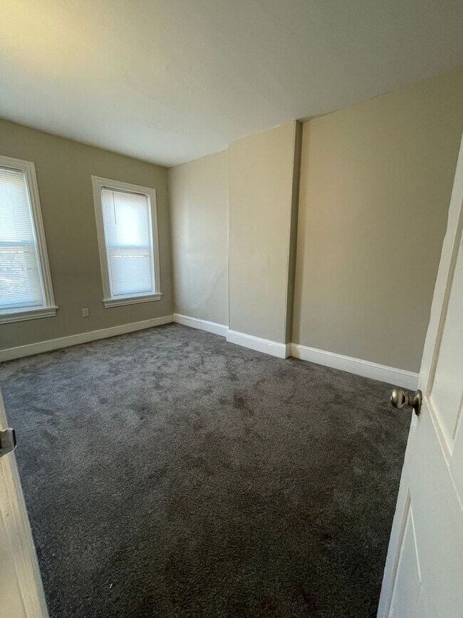 Building Photo - 4 Bedroom 1.5 Bath, Renovated House in Pottstown