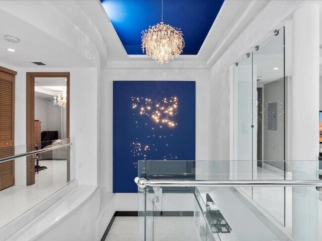 Building Photo - 3917 S Le Jeune Rd