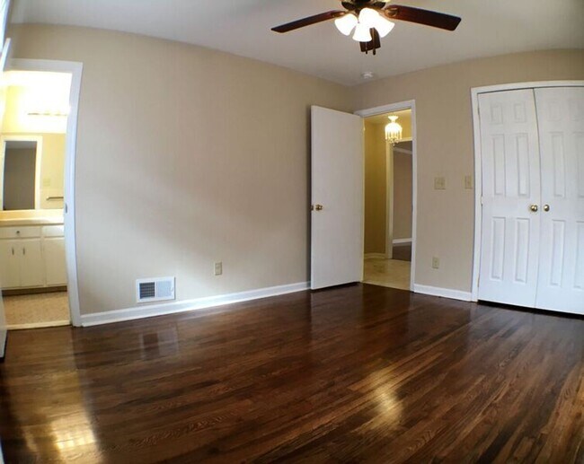 Building Photo - 151 Lenora Dr