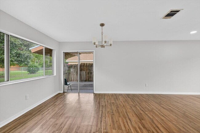 Building Photo - 2252 SE Aneci St