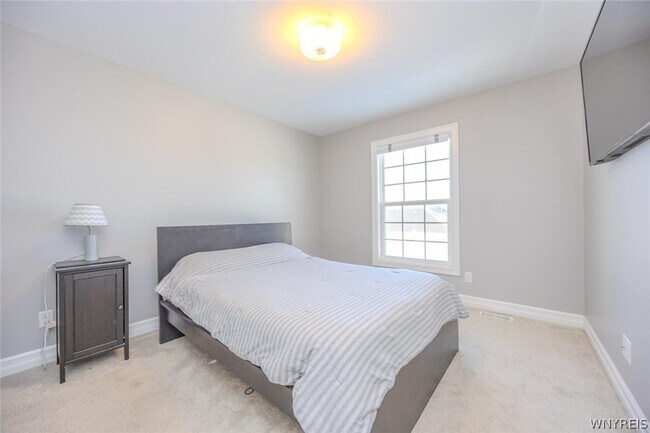 Building Photo - 46 Eagleview Dr
