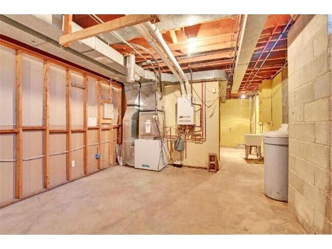 Building Photo - 6313 France Ave S
