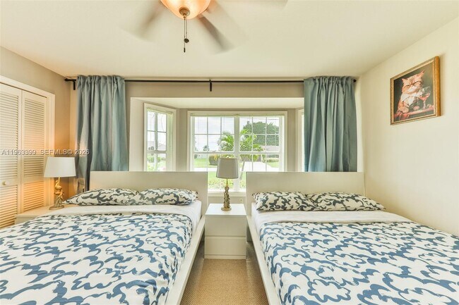 Building Photo - 407 SW 37th St