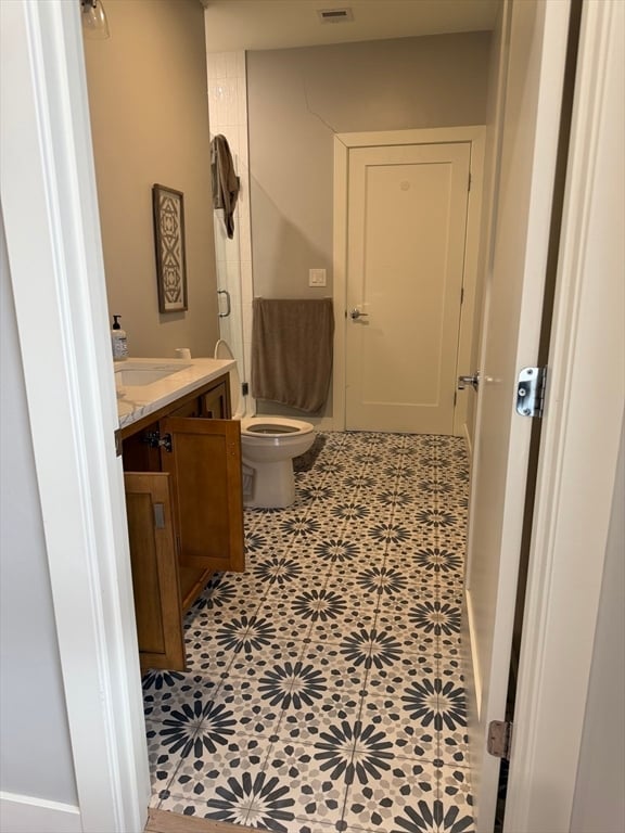 Building Photo - 415 E 7th St